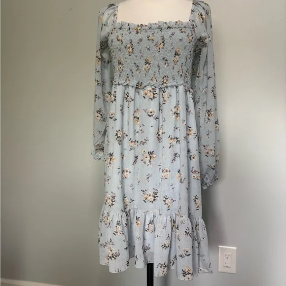 Ardene Blue Floral Smocked Blouse size L - Picture 2 of 7